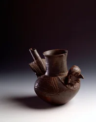 Art précolombien, civilisation maya, période postclassique : jarre zoomorphe représentant un oiseau