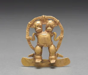 Pendentif à double tête, c. 700-1550 (or coulé et martelé)