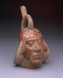 Vase à bec étrier : Tête de portrait, 200-500 après J.-C.