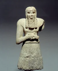 Antiquités orientales : statuette en calcaire d