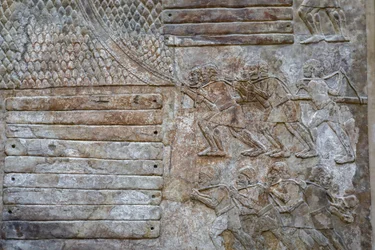 Transport de bois de cèdre du Liban (bas-relief)