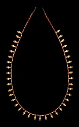 Pendentifs en forme de bouteille en or avec collier de perles de cornaline