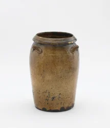 Pot avec trois anses