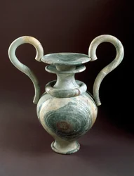 Art minoen : vase de culte en marbre