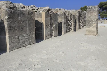 Site archéologique minoen de Phaistos. Les magasins ouest. Grand complexe des entrepôts du palais. Il se compose de l