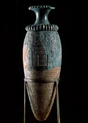 Art minoen : rhyton ou rython, un vase cultuel en pierre verte. De Zakros, Crète. Musée archéologique d