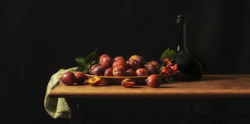 Récolte de prunes noires