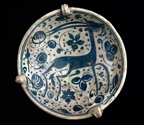 Art mudéjar : coupe en céramique bleue, décorée d
