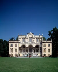 Façade de la Villa Mansi