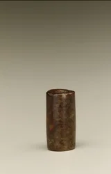 Perle cylindrique, région du lac Tai, culture Liangzhu, 3300-2250 av. J.-C.