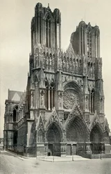 Un grand bâtiment gothique : La cathédrale de Reims, construite aux XIIIe et XIVe siècles