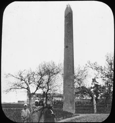 Obélisque, Héliopolis, Égypte, vers 1890