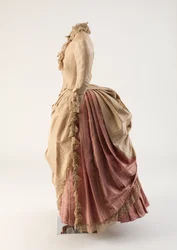 Robe de jour en biscuit et soie rose