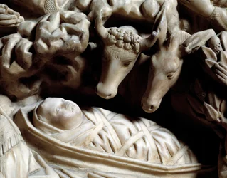 Art et architecture gothique : la nativité - Détail des bas-reliefs du pupitre en marbre réalisé par Nicola Pisano entre 1266 et 1268