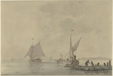 Eau calme avec bateau amarré