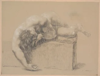 Modèle allongé sur un socle avec un coussin. À droite. Bras droit pendant au-dessus du socle. Bras gauche sous la tête. Cheveux longs tombants