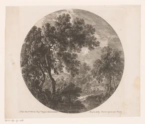 Paysage forestier avec deux hommes derrière un troupeau
