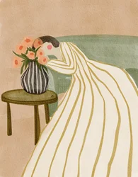 Une femme admirant des fleurs