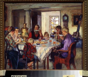 Nouveaux propriétaires, grande famille à table buvant du thé dans leur nouvelle maison, début du 20e siècle
