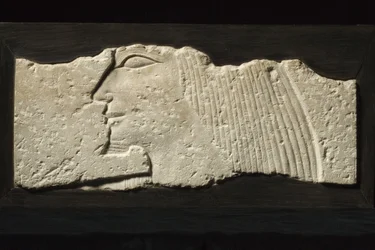 Fragment de relief, 5e-6e Dynastie, 2454-2140 av. J.-C. (calcaire)