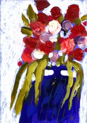 Fleurs colorées dans un vase bleu