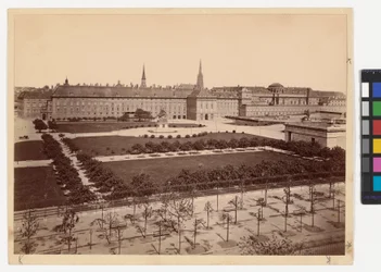 1. Burg - Heldenplatz - Vue vers l