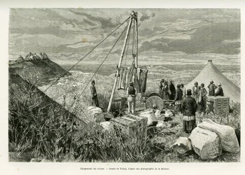 Chargement des caisses des fouilles archéologiques, Perse. Gravure de Tofani, pour illustrer le récit À Suse