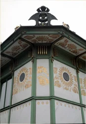 Art Nouveau : vue du pavillon de la station de métro Karlsplatz (maintenant café) réalisé par l
