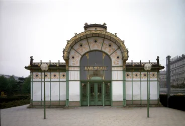 Art Nouveau : vue du pavillon de la station de métro Karlsplatz
