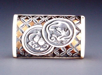 Netsuke avec design ajouré