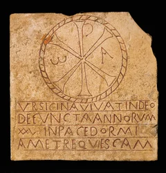 Inscription chrétienne avec le monogramme du Christ, trouvée à Rome, époque paléochrétienne, IVe siècle