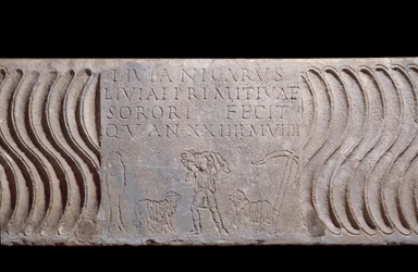 Art paléochrétien : fragment de sarcophage avec le Bon Pasteur et l