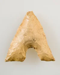 Pointe de flèche, c.90 000-5 000 av. J.-C. (silex)