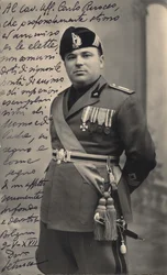 Album "MVSN- Chemises noires": Centurion de la Milice en uniforme complet, 05/1939