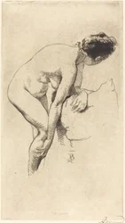 Femme nue se tenant la jambe