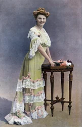 Comédienne française Blanche Toutain, photo de Paul Nadar du journal français "Le Théâtre" février 1905