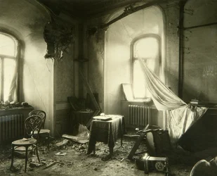 Révolution russe de 1917 : intérieur du monastère Chudov dans le Kremlin de Moscou après le bombardement de novembre 1917. Photographie de Pyotr Petrovich Pavlov (1860-1925)