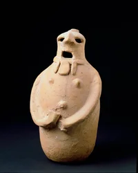 Statuette ovale en terre cuite de la civilisation phénicienne d