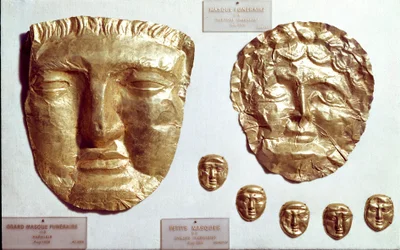 Art phénicien : grands masques en feuille d