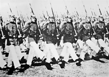 Troupes allemandes défilant devant le Kaiser, 28 août 1911