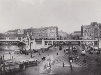 Hallesches Tor avec la station de métro aérien