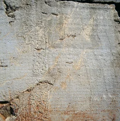 Mur avec inscriptions près du Temple d