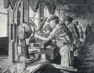 Atelier de découpe à la manufacture de verre cristal à Sèvres près de Paris Gravure tirée de 