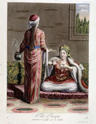 Jeune fille turque prenant le café sur le sofa, "Collection de 100 estampes représentant différentes nations du Levant en 1707 et 1708" par les ordres de M. de Frriol, ambassadeur du roi à la Porte et mise à jour en 1712-13 par les soins de M. Le Hay, Basa