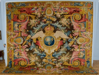 Tapis de Savonnerie Louis XV avec armoiries royales, fabriqué par la manufacture de Savonnerie, France