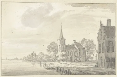 Église de village et maisons au bord d