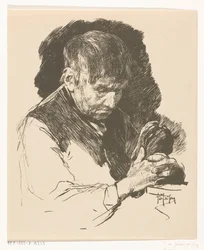 Homme en prière avec les mains jointes
