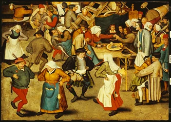 La danse de mariage en intérieur