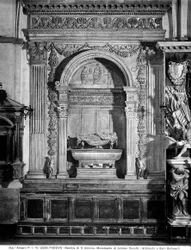 Monument à Antonio Roselli (marbre)