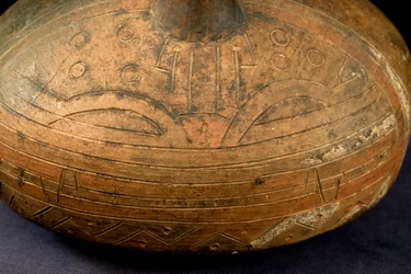 Vase caréné / Culture Paracas (terre cuite)